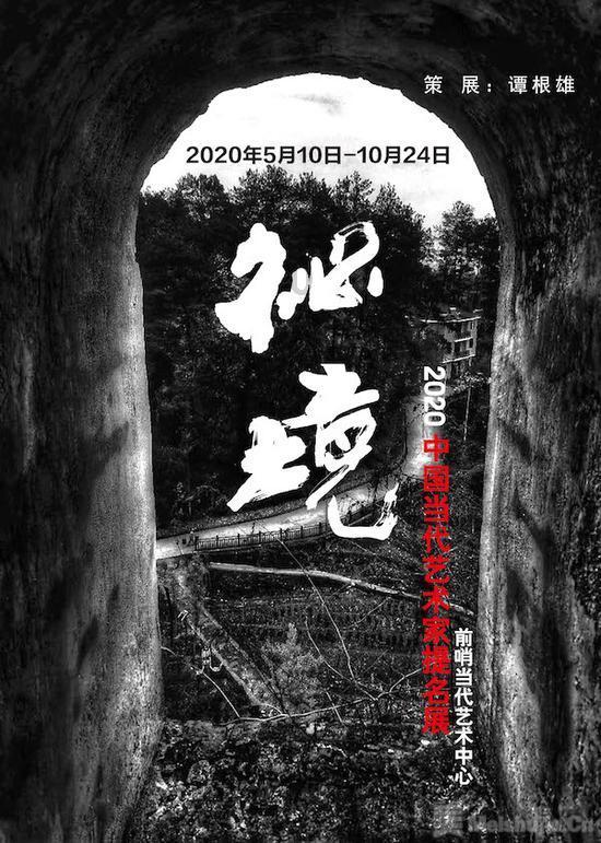 逃离海滩的女孩