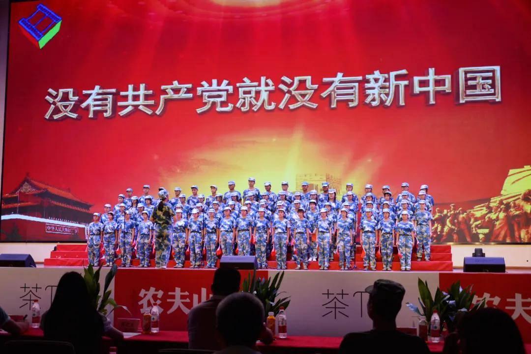 婧婧整理卧室
